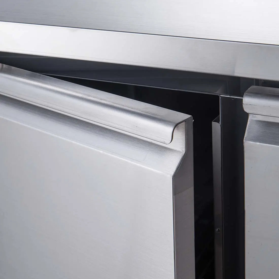 FED-X S/S Three Door Sandwich Counter – XSS8C20S3V